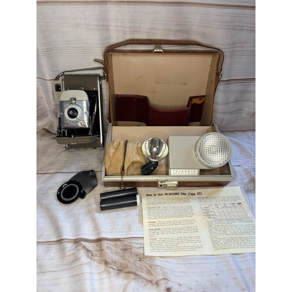 Polaroid Land Camera Model 80A w Case Wink Light Flash Vintage Kit